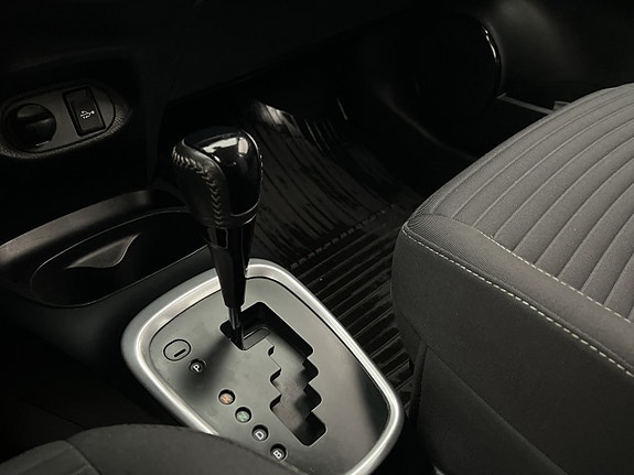 Toyota Yaris 21 of 29