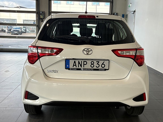 Toyota Yaris 4 of 12