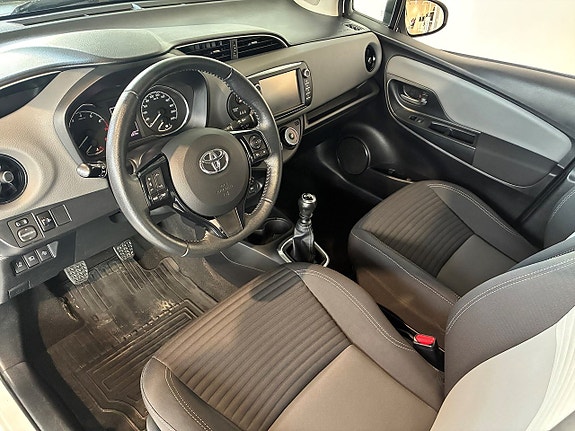 Toyota Yaris 7 of 12