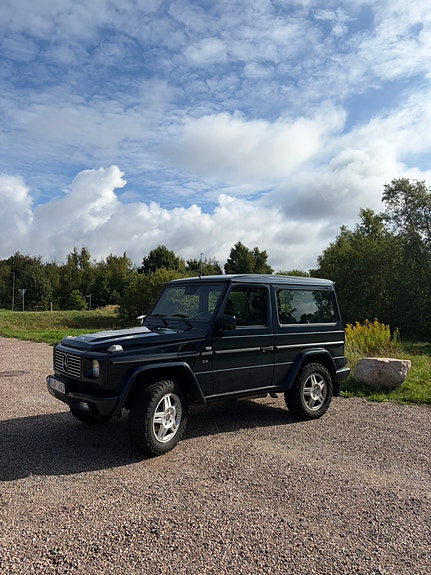 Mercedes-Benz G400 6 of 17