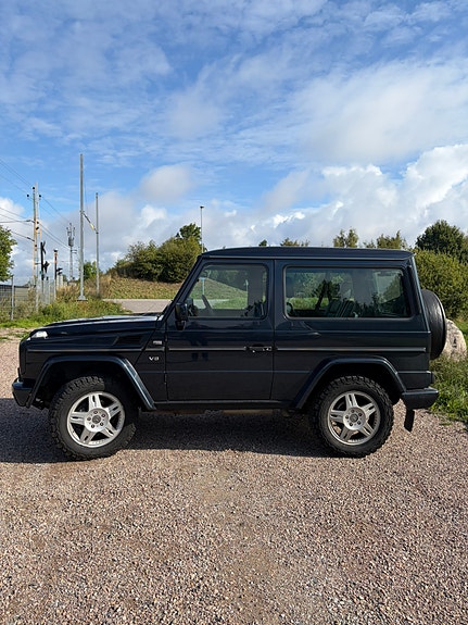 Mercedes-Benz G400 4 of 17