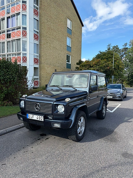 Mercedes-Benz G400 2 of 17