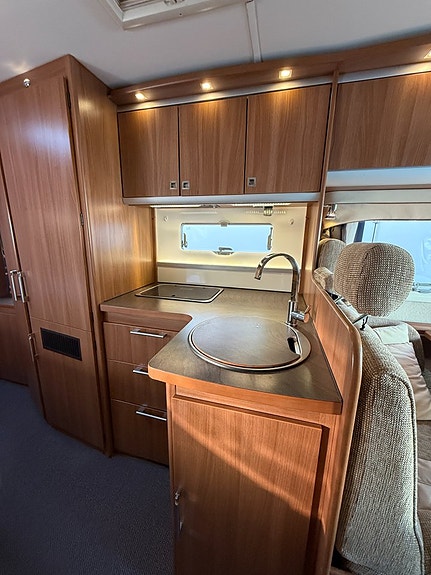 KABE Travel Master 740 LTD / Fransk bädd & stor toa! ALDE! Vinteranpassad! 12V Fläkt! Webastovärmare! Golvvärme! 8 of 23