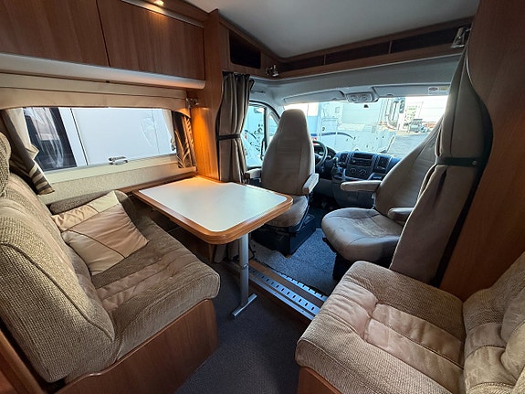 KABE Travel Master 740 LTD / Fransk bädd & stor toa! ALDE! Vinteranpassad! 12V Fläkt! Webastovärmare! Golvvärme! 2 of 23