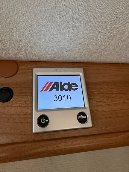 KABE Travel Master 740 LTD / Fransk bädd & stor toa! ALDE! Vinteranpassad! 12V Fläkt! Webastovärmare! Golvvärme! 19 of 23