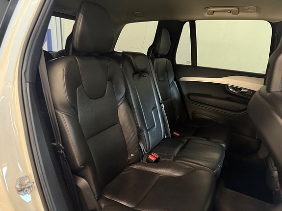 Volvo XC90 14 of 21