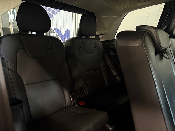 Volvo XC90 15 of 21