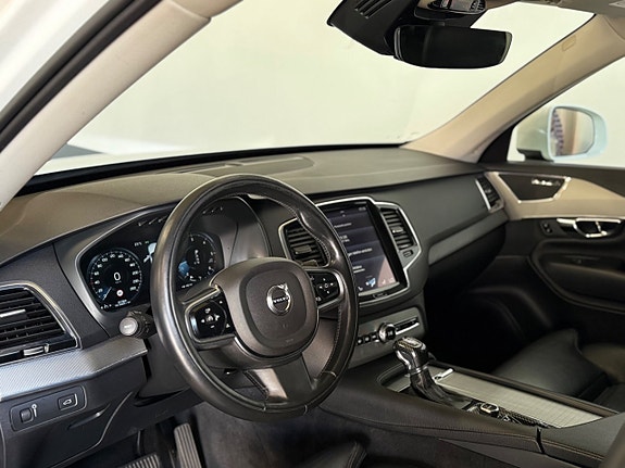 Volvo XC90 8 of 21