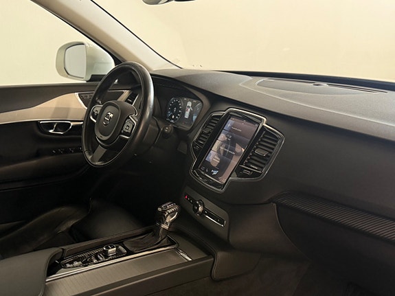 Volvo XC90 10 of 21