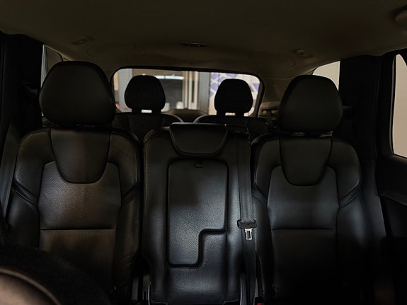 Volvo XC90 16 of 21
