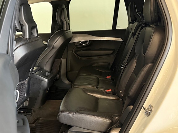 Volvo XC90 13 of 21