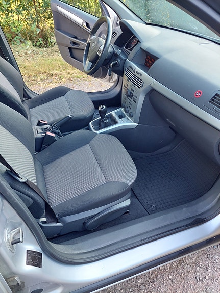 Opel Astra 8 of 21