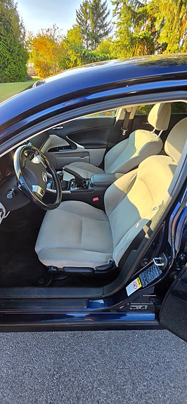 Lexus IS200d 6 of 10
