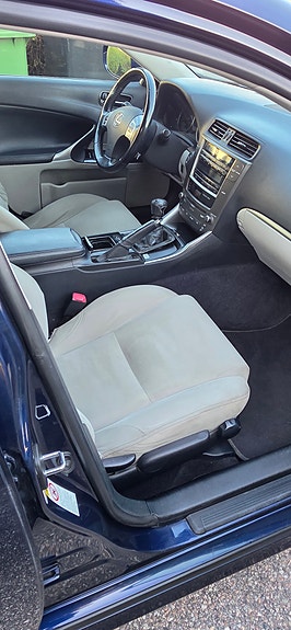Lexus IS200d 9 of 10