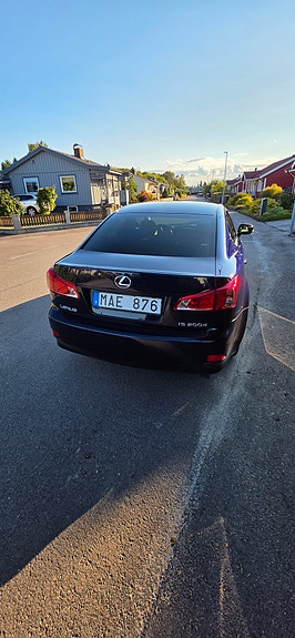 Lexus IS200d 4 of 10