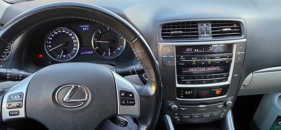 Lexus IS200d 8 of 10