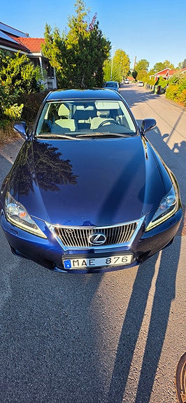 Lexus IS200d 3 of 10