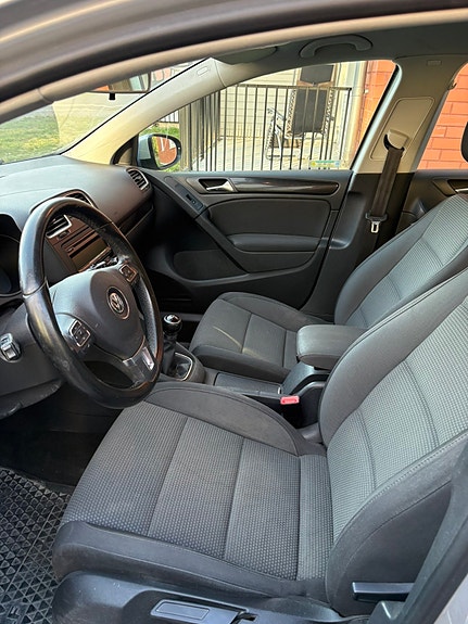Volkswagen Golf VI 7 of 9
