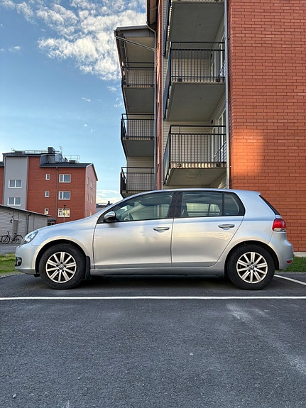 Volkswagen Golf VI 3 of 9