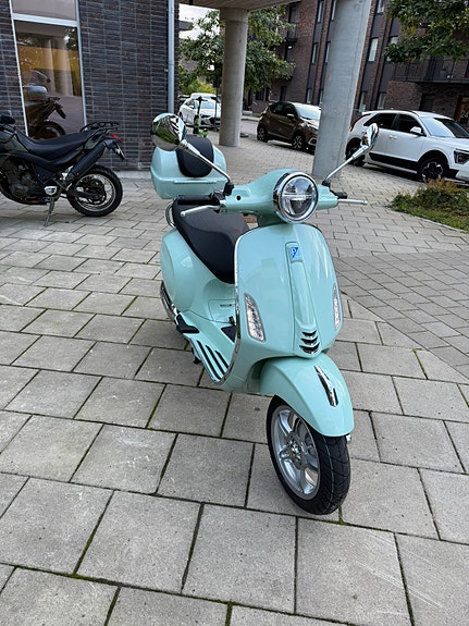 Vespa Primavera 3 of 8