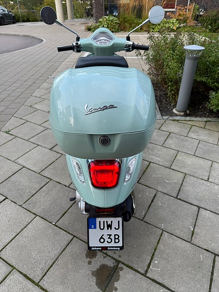 Vespa Primavera 2 of 8