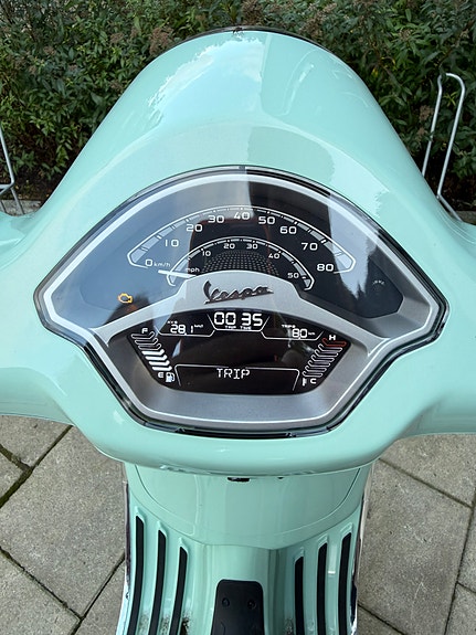 Vespa Primavera 8 of 8