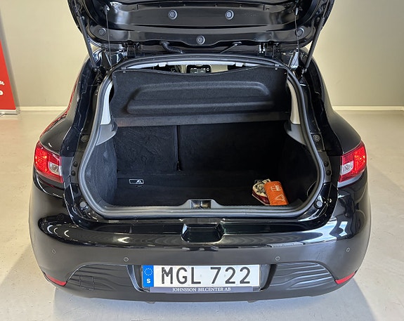 Renault Clio 21 of 24