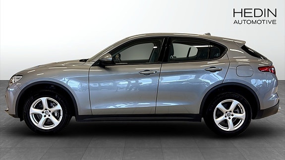 Alfa Romeo Stelvio 6 of 12