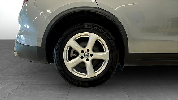 Alfa Romeo Stelvio 9 of 12