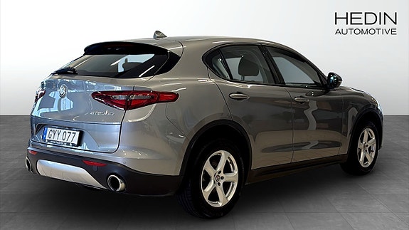 Alfa Romeo Stelvio 2 of 12
