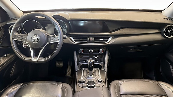 Alfa Romeo Stelvio 4 of 12