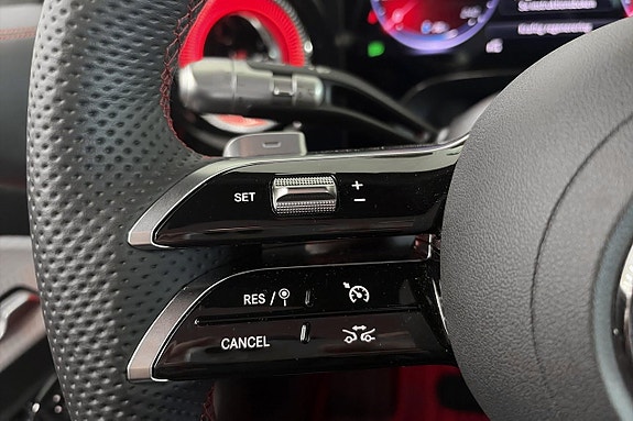 Mercedes-Benz GLB350 8 of 30