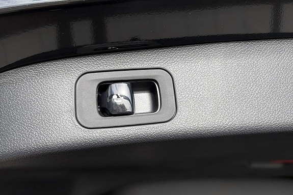 Mercedes-Benz GLB350 30 of 30