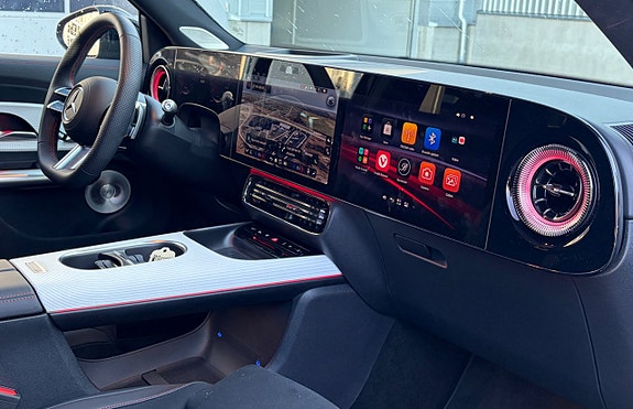 Mercedes-Benz GLB350 4 of 4
