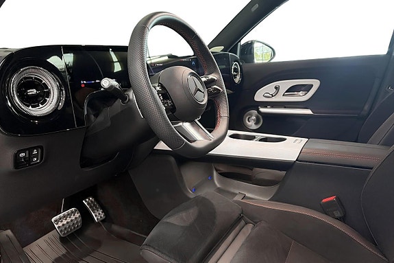 Mercedes-Benz GLB350 7 of 30