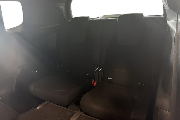 Mercedes-Benz GLB350 28 of 30
