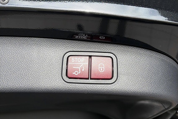 Mercedes-Benz GLB350 29 of 30