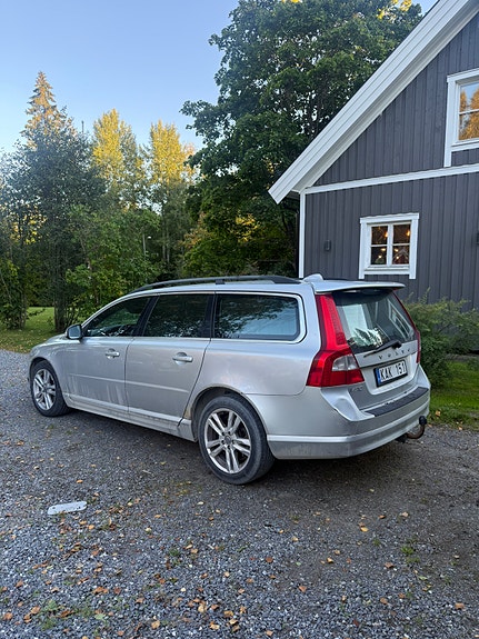 Volvo V70 3 of 12