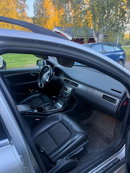 Volvo V70 6 of 12