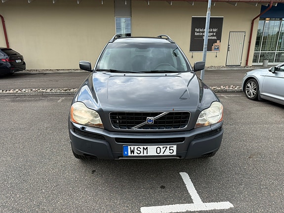 Volvo XC90 3 of 8