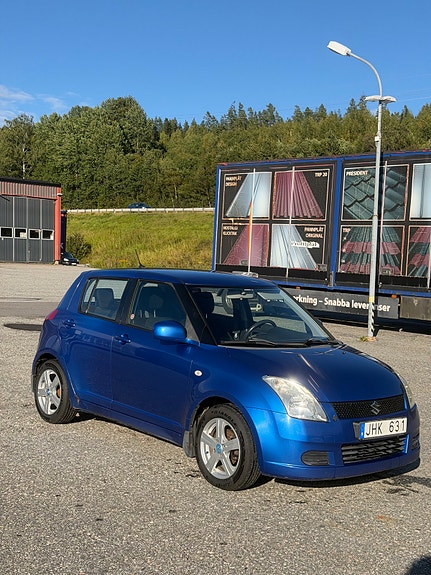 Suzuki Swift 2 of 8