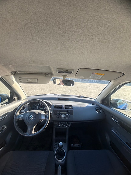 Suzuki Swift 3 of 8