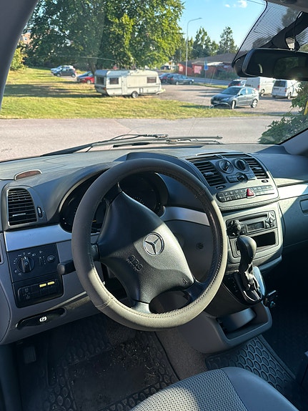 Mercedes-Benz Viano 4 of 8
