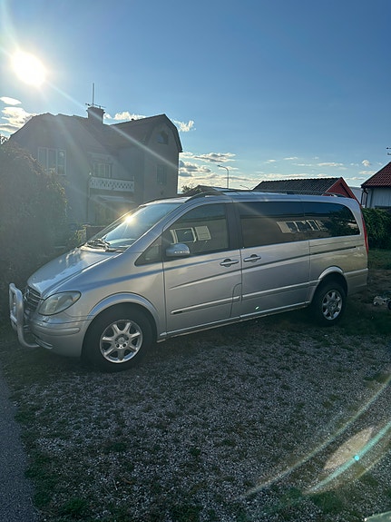 Mercedes-Benz Viano 2 of 8