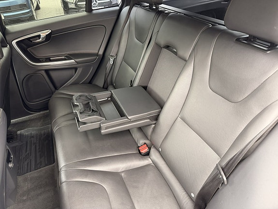 Volvo V60 Cross Country 20 of 22