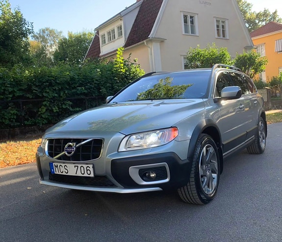 Volvo XC70 2 of 8