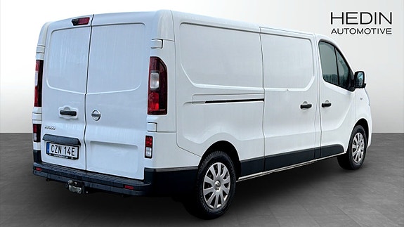 Nissan NV300 2 of 10