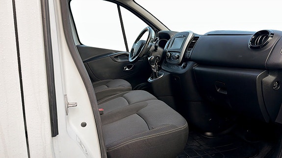 Nissan NV300 3 of 10