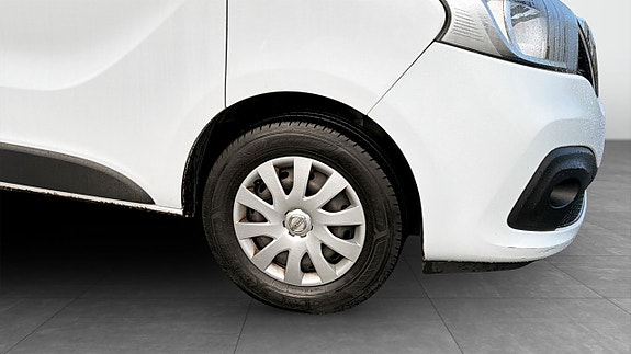 Nissan NV300 9 of 10