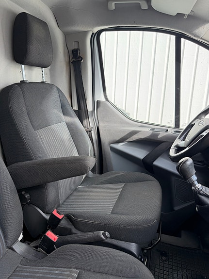 Ford Transit Custom 6 of 8